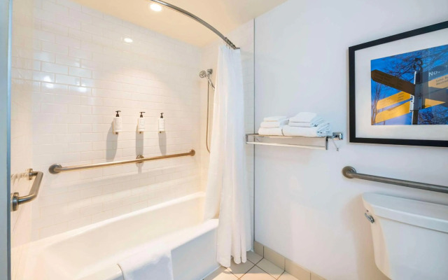 Grand Park Hotel Vancouver Airport, Ascend Hotel Collection