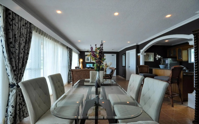 Monaco Suites de Boracay Hotel