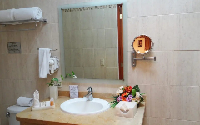 Dos Patios By LaTour