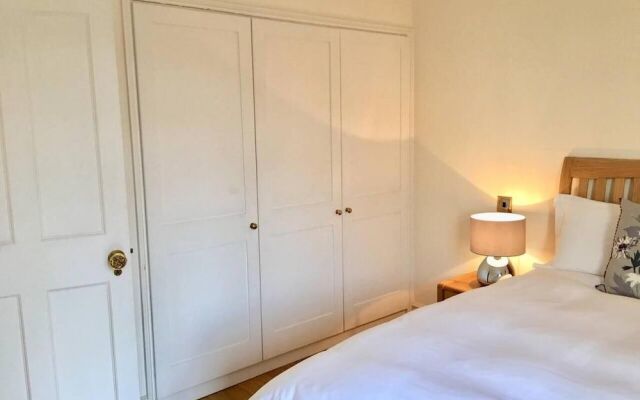 English Garden Apartment