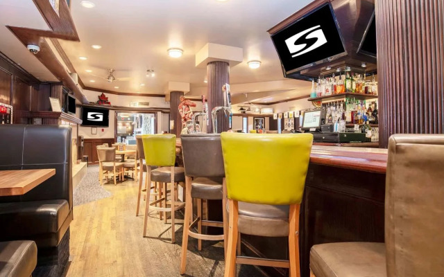 Sandman Hotel & Suites Kelowna