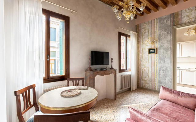 Ca' Cappello Venice Apartment 1 with Canal View