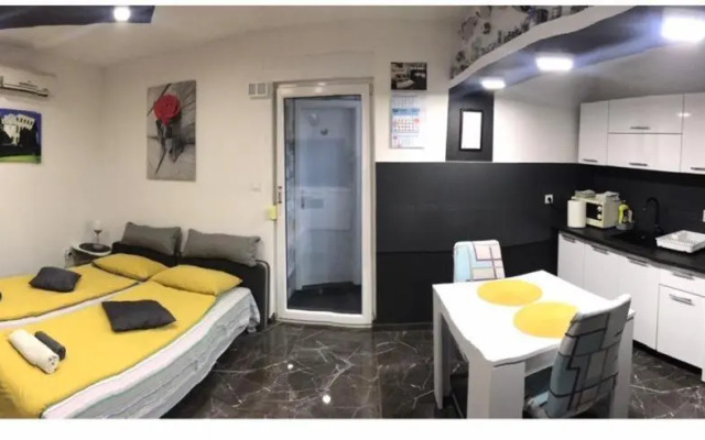 Studio apartman DAMA blizina amfiteatra i privatan parking