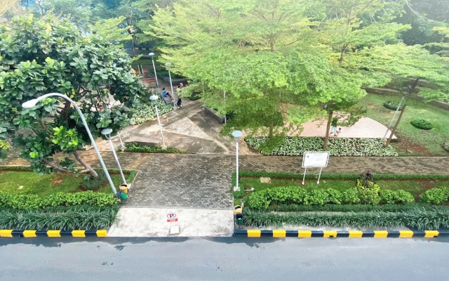 Well Furnished And Homey 2Br Bassura City Apartment
