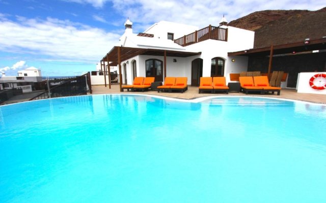 Villa Oceano Once - 5 Bedroom private pool and hot tub