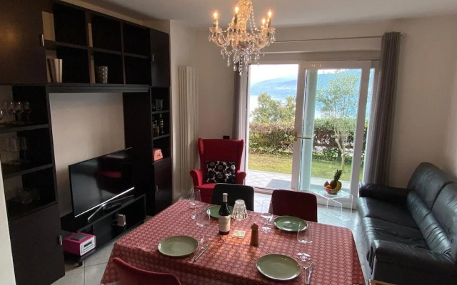 Doris Apartment With Lake View in Ghiffa