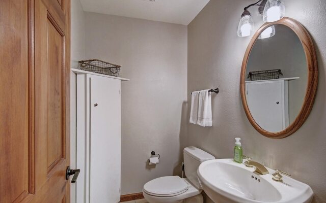 Aspen Heights Lodge 4 Bedroom Home by RedAwning