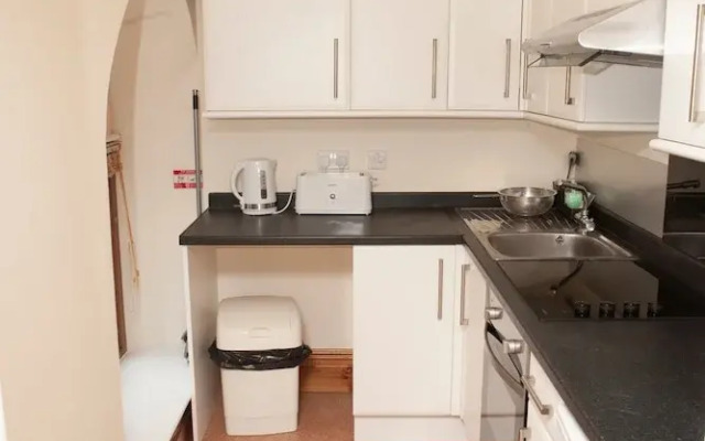1 Bedroom Apartment by Gloucester Road