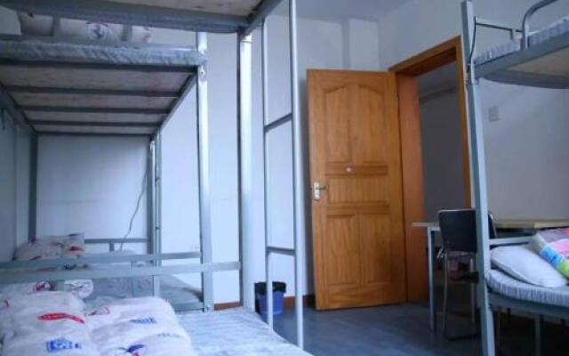 66 Road Young Hostel