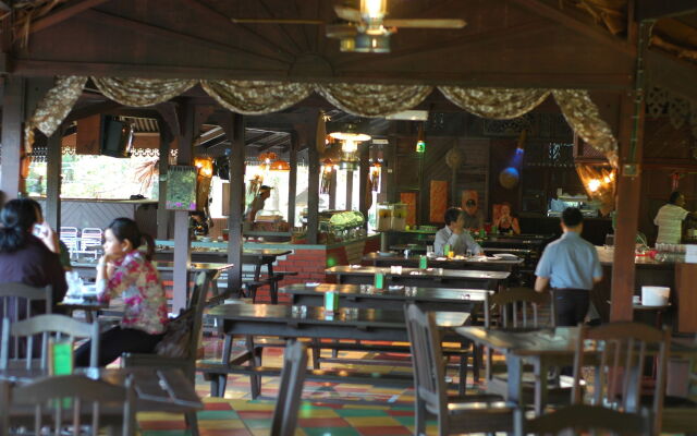 Kampung Tok Senik Hotel