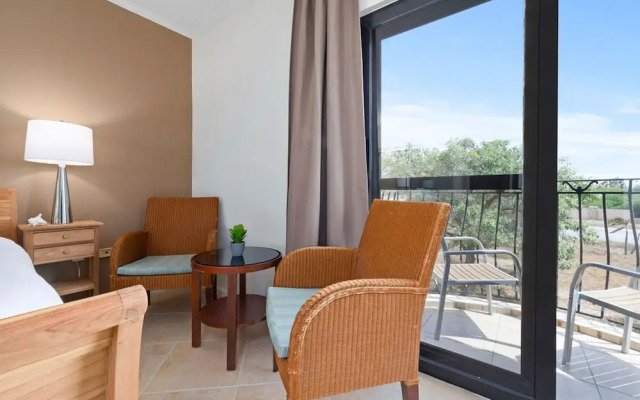 Upscale Gated Community Oasis Close to the Beach