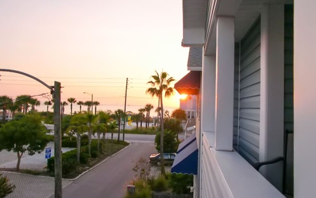 Sunset Beach House by Vtrips