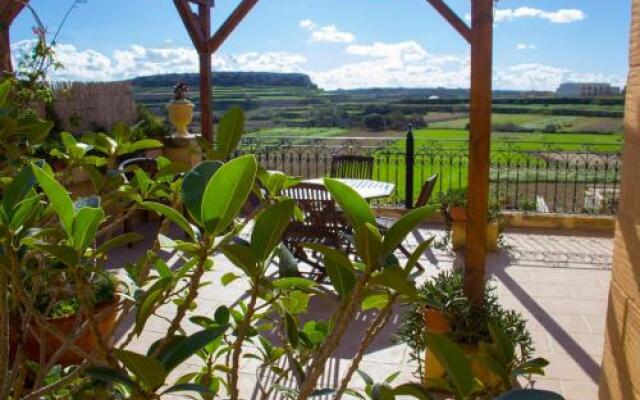 Villayana Gozitan Farmhouse with pool