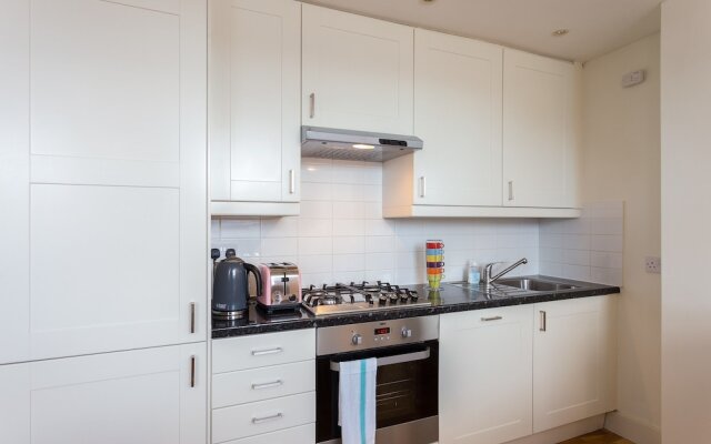 1 Bedroom Apartment in Maida Vale With Terrace