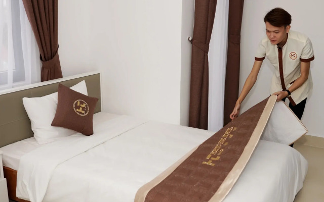Poetic Hue Hotel