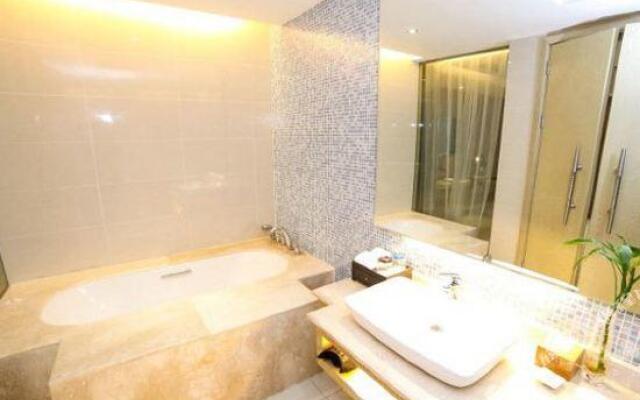 Bojing Hotel (Jingmen Longquan Park)