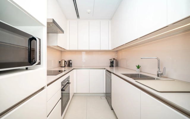 Jumeirah Gate Tower - Luton Vacation Homes