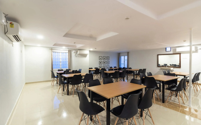 Silverkey Executive Stays 22453 Himayat Nagar Circle