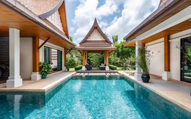 Champagne Pool Villa