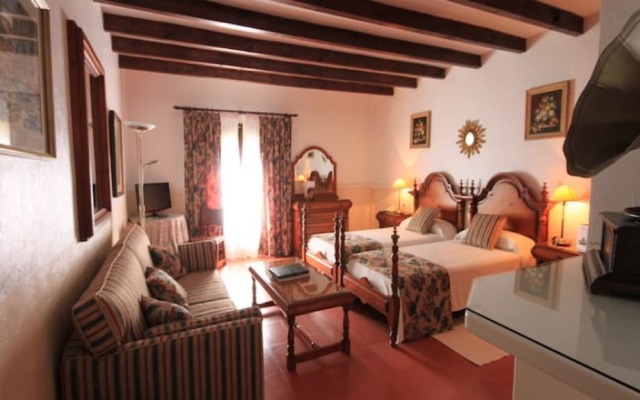 Petit Hotel Restaurante Ses Rotges - Adults Only