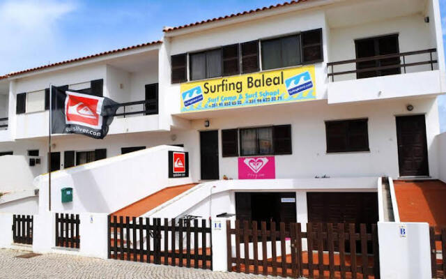 Surfing Baleal - Surf Camp And Surf School