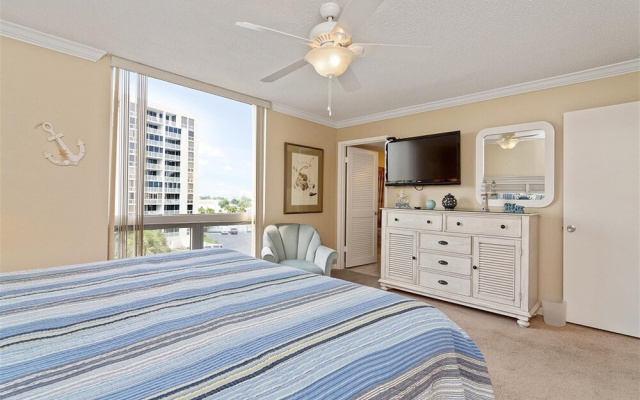 Shoreline Towers 1056 3 Bedroom Condo