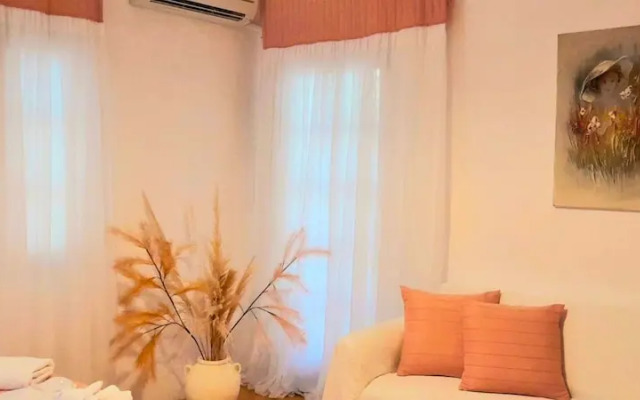 Emphasis Traditional House