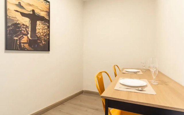 Comfort in the Heart of Rio Rb1701