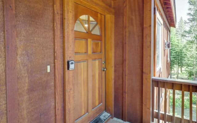 Truckee Retreat w/ Fireplace & Community Amenities