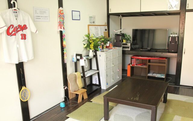 Guest House Carpe Hiroshima Koi - Hostel