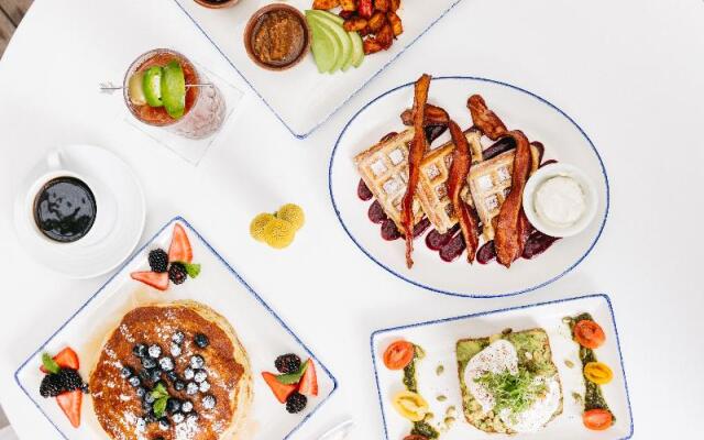 HALL Arts Hotel Dallas, Curio Collection by Hilton