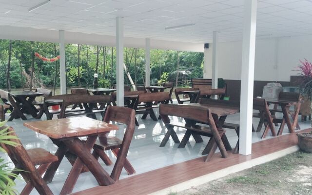 Saeng Tai Amphawa Resort