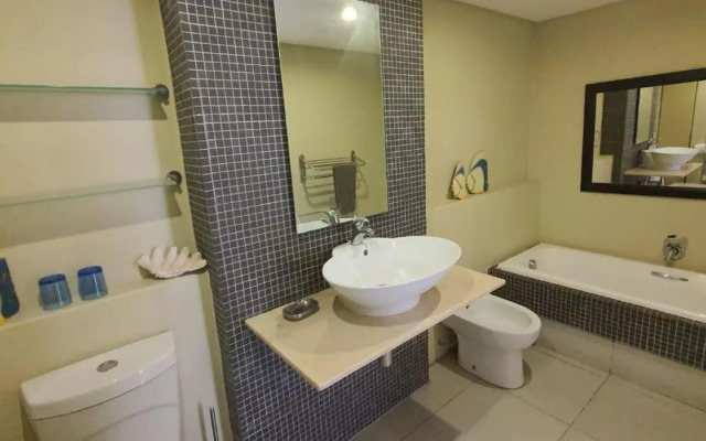 Accommodation Front - Tastefully Furnished 6 Sleeper with Ocean Views