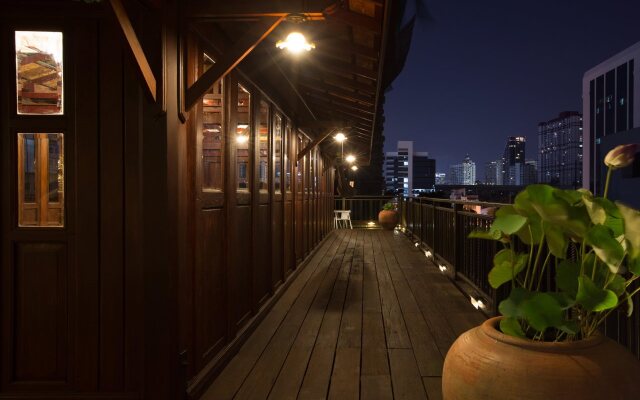 True Siam Rangnam Hotel