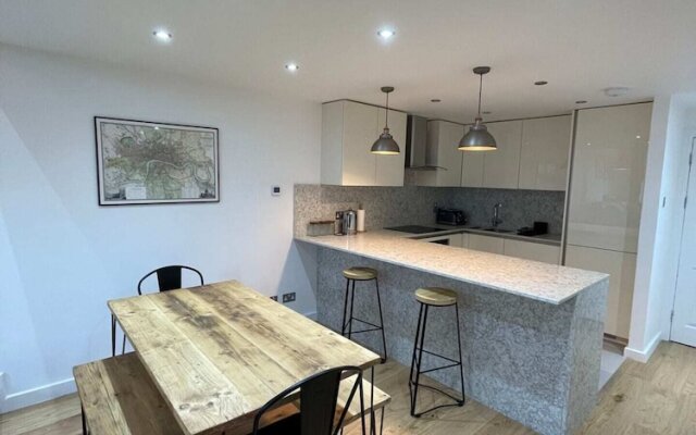 Stunning 3BD Maisonette W/balcony - Old Street!
