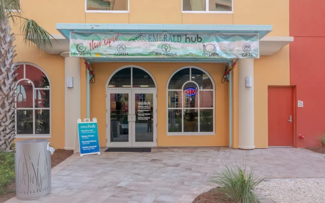 Fall Retreat Condo w Heated Pool Hot tub Pier Pk