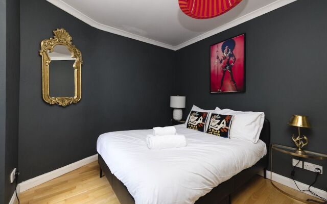 JOIVY Castle Hideaway