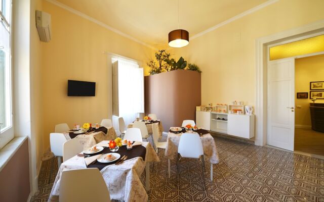 * 1 * 7 * 4 * Via Roma, Rooms Breakfast, B&B