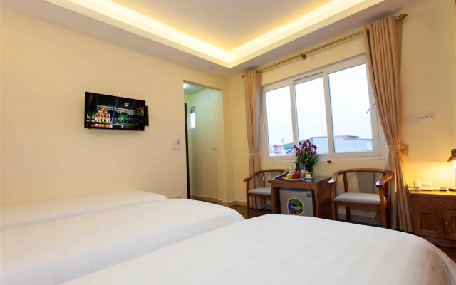Queen Light Hotel