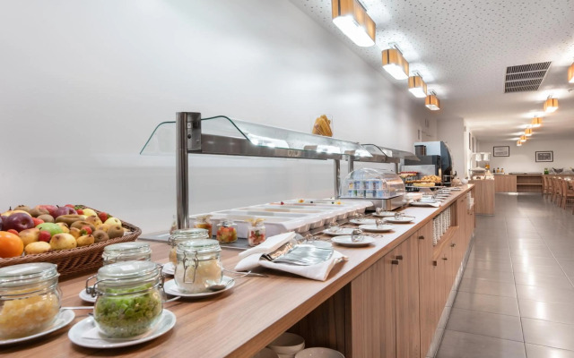 Eurostars Oasis Plaza Hotel