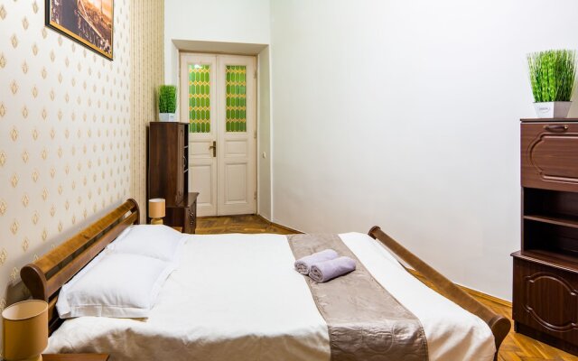 Three bedrooms & studio in the Center