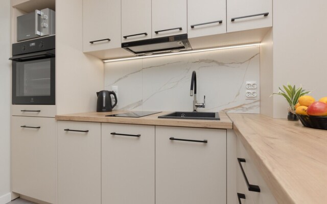 Aleja Jana Pawla II Studio by Renters