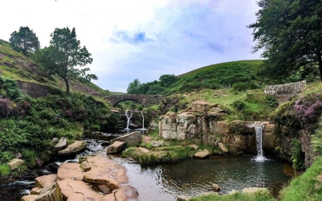 Studio - Sleeps 2 - Pets - Terrace - Parking