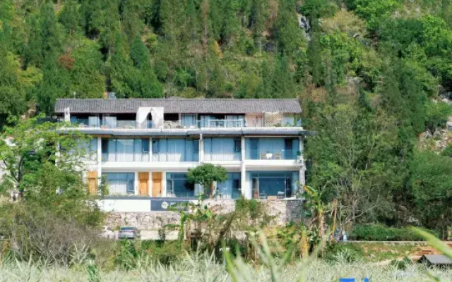 Wanfenglin mountain Pavilion inn