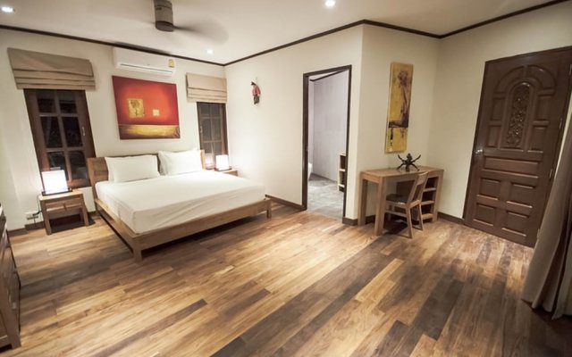 8 Bedroom Twin villas on Samrong Bay beach front resort