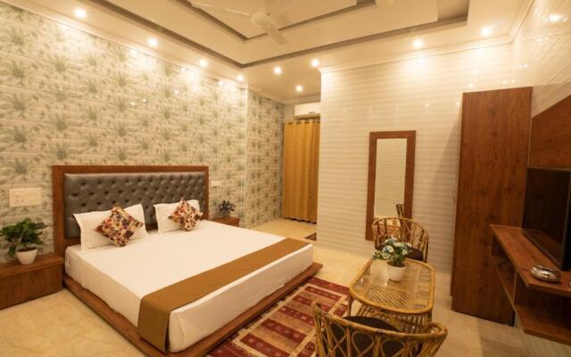 Hotel Gangotri Plaza