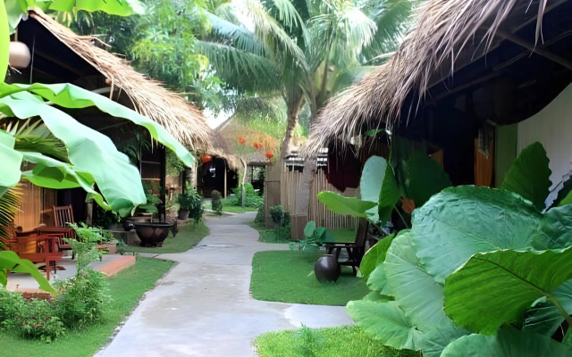 Under the coconut tree - Hostel