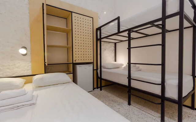 Back2Me - Hostel