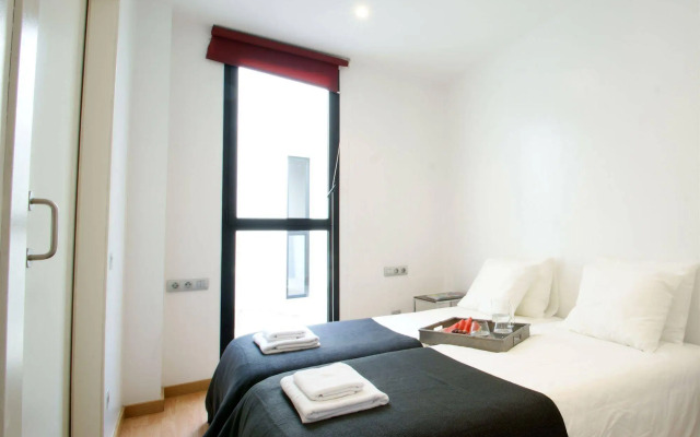 Liceu Apartments by gaiarooms