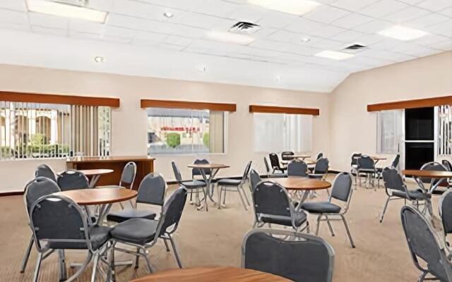 Days Inn by Wyndham Jacksonville South Memorial Hospital